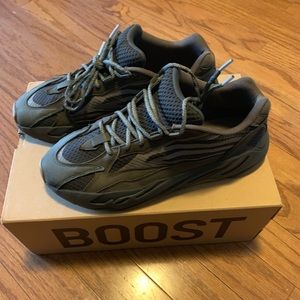 Yeezy 700 geodes